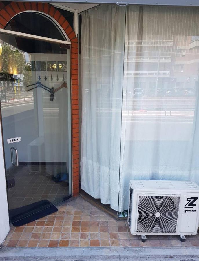 Flat Nirmala Studio-Shop Apartment Milano Exterior foto